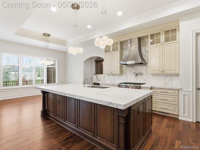 2475 Creekside Court, Oakland Charter Township, MI 48306