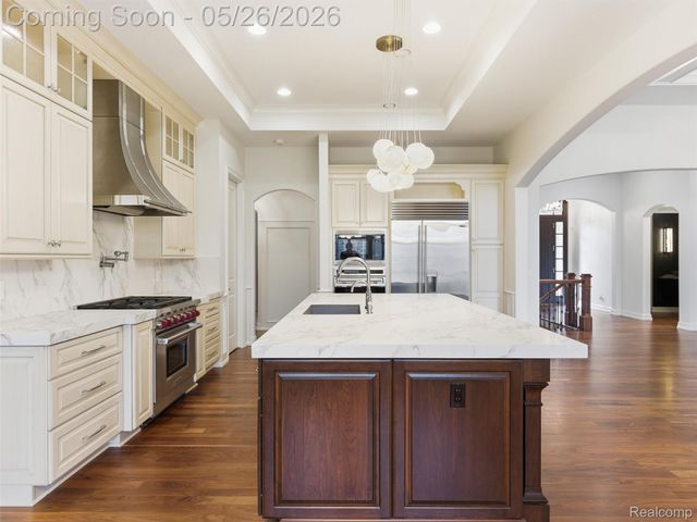 2475 Creekside Court, Oakland Charter Township, MI 48306