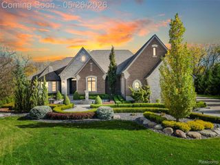2475 Creekside Court, Oakland Charter Township, MI 48306