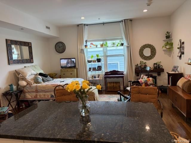 40 Division Street 2B, Farmingdale, NY 11735