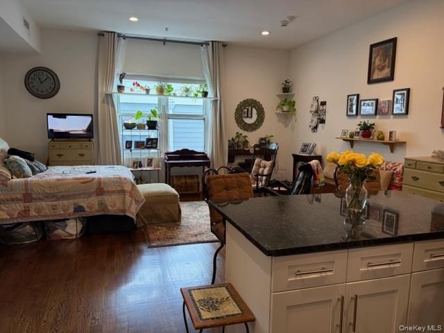40 Division Street 2B, Farmingdale, NY 11735