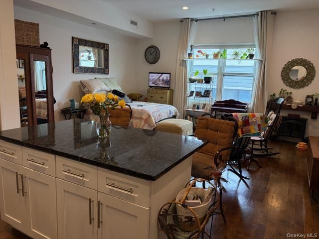 40 Division Street 2B, Farmingdale, NY 11735