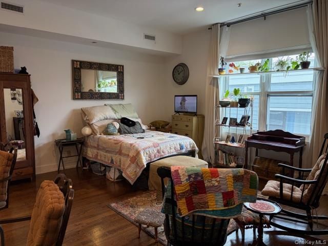 40 Division Street 2B, Farmingdale, NY 11735