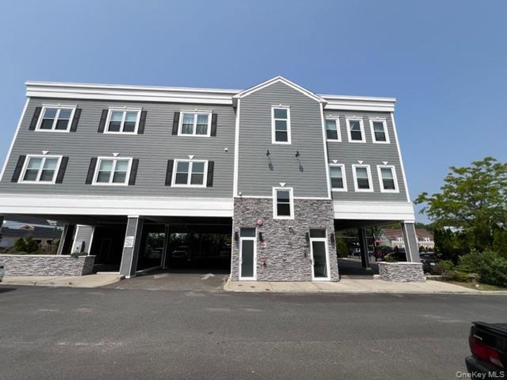 40 Division Street 2B, Farmingdale, NY 11735