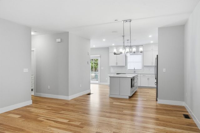 7 Elise Ave -, Londonderry, NH 03053