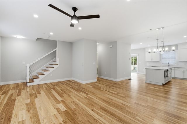 7 Elise Ave -, Londonderry, NH 03053