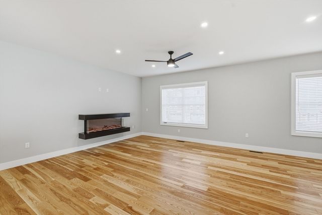 7 Elise Ave -, Londonderry, NH 03053