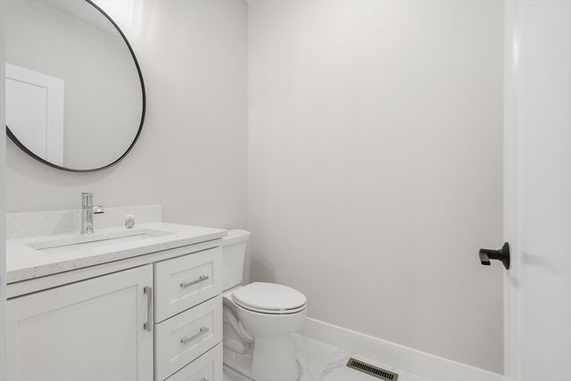 7 Elise Ave -, Londonderry, NH 03053