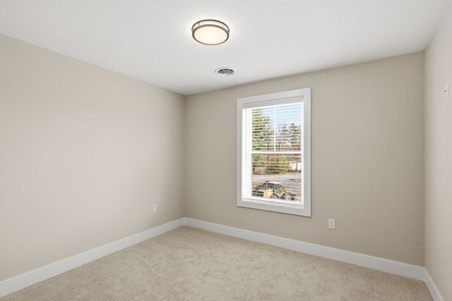 7 Elise Ave -, Londonderry, NH 03053