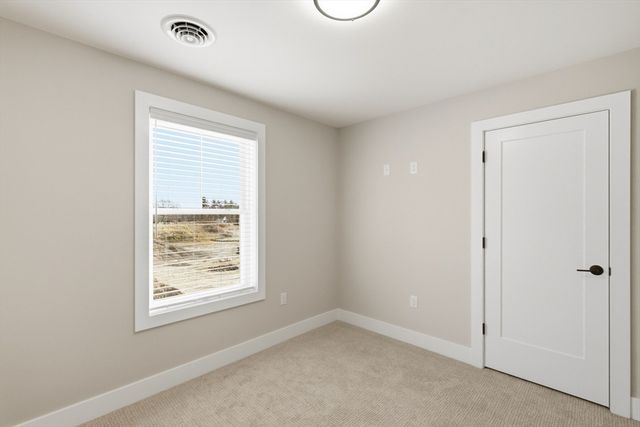 7 Elise Ave -, Londonderry, NH 03053