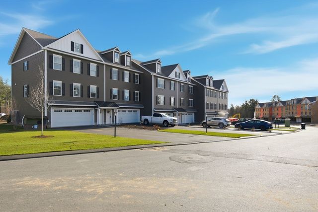 7 Elise Ave -, Londonderry, NH 03053