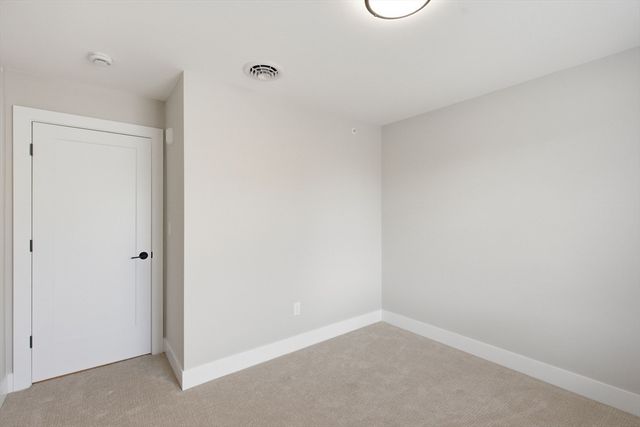 7 Elise Ave -, Londonderry, NH 03053