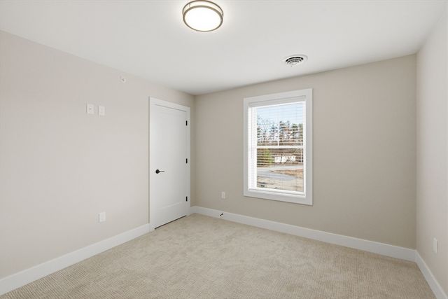 7 Elise Ave -, Londonderry, NH 03053