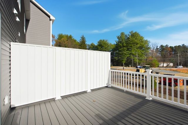 7 Elise Ave -, Londonderry, NH 03053