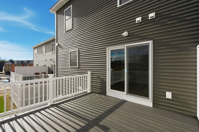 7 Elise Ave -, Londonderry, NH 03053