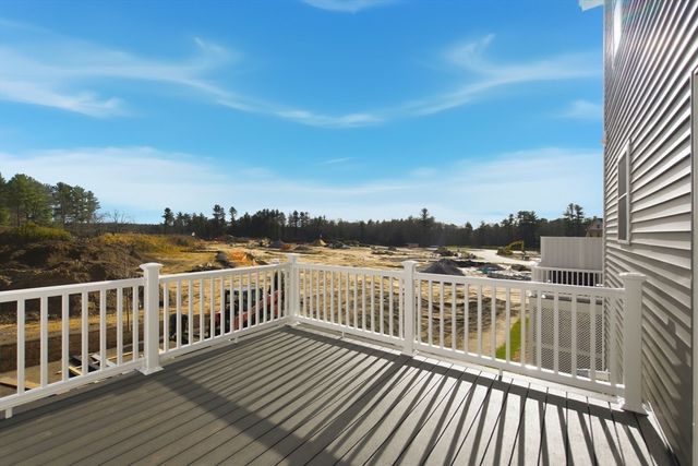 7 Elise Ave -, Londonderry, NH 03053