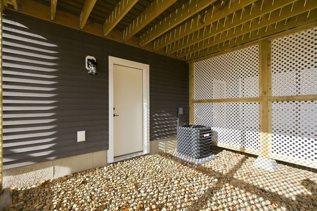 7 Elise Ave -, Londonderry, NH 03053