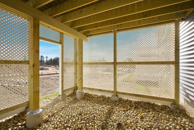 7 Elise Ave -, Londonderry, NH 03053