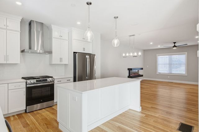 7 Elise Ave -, Londonderry, NH 03053