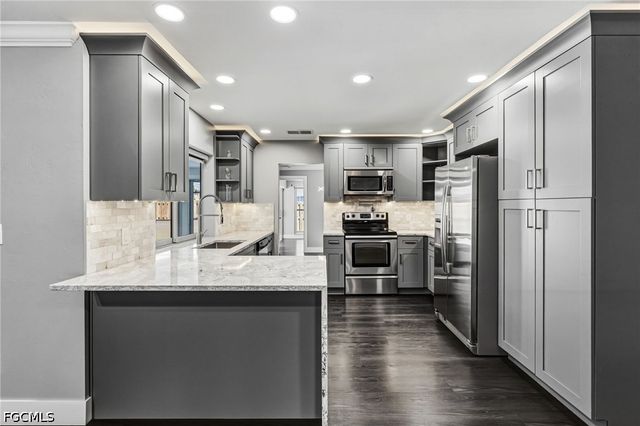 629 SW 22nd ST, Cape Coral, FL 33991