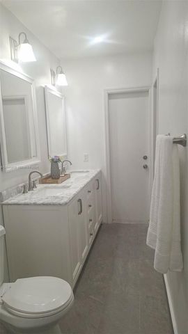 1800 N 55th Avenue, Hollywood, FL 33021