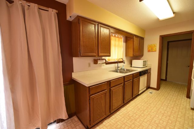 1266 Dave Creek Pkwy, Fairfield Bay, AR 72088