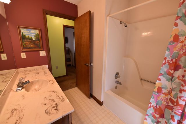 1266 Dave Creek Pkwy, Fairfield Bay, AR 72088