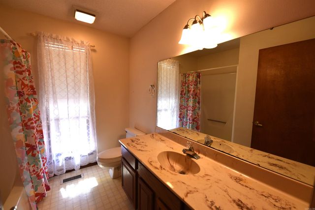 1266 Dave Creek Pkwy, Fairfield Bay, AR 72088