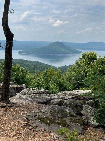 1266 Dave Creek Pkwy, Fairfield Bay, AR 72088