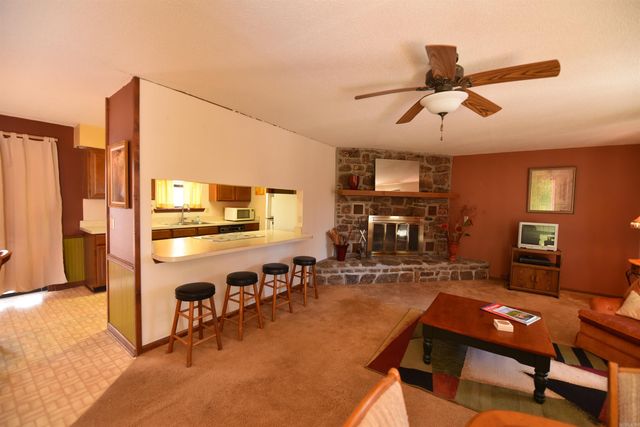 1266 Dave Creek Pkwy, Fairfield Bay, AR 72088