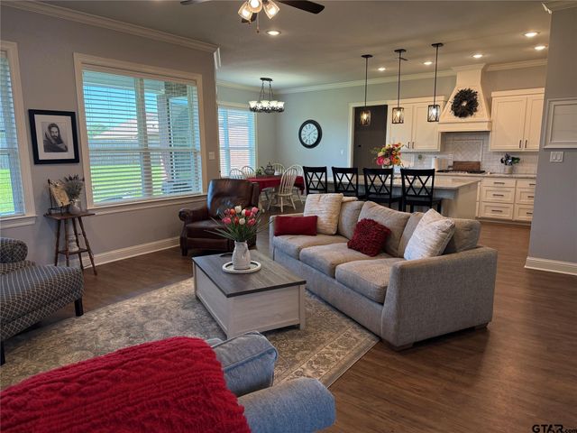 1003 Stone Bridge St, Mount Pleasant, TX 75455