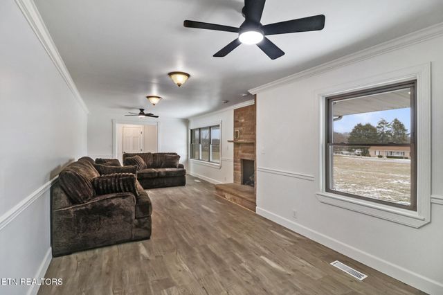 1128 Allardt Hwy, Jamestown, TN 38556