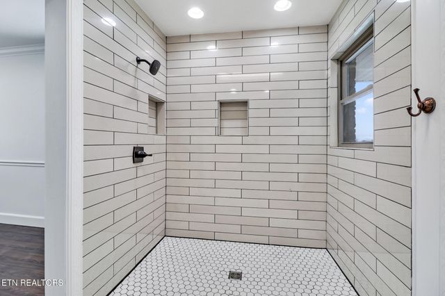 1128 Allardt Hwy, Jamestown, TN 38556