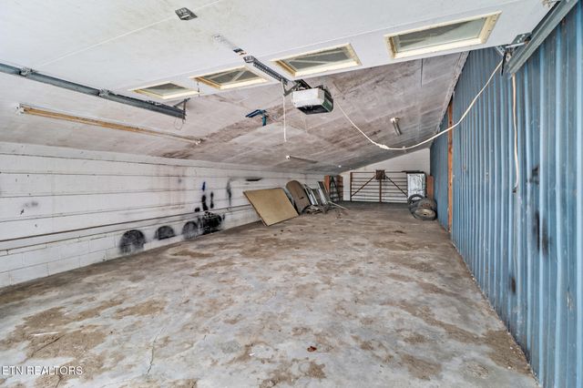 1128 Allardt Hwy, Jamestown, TN 38556