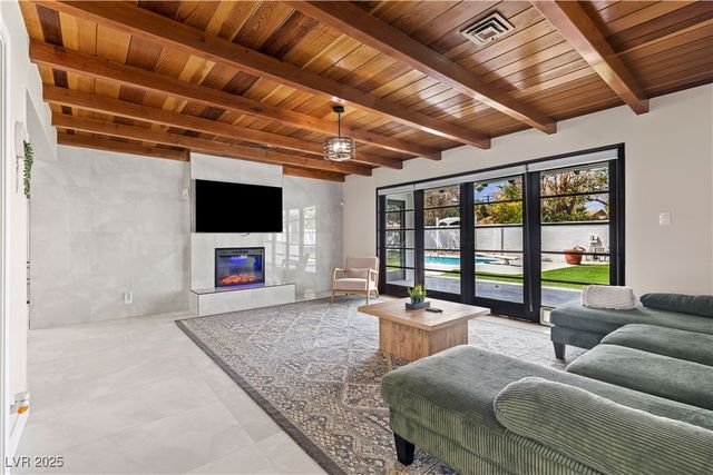 2420 Laurie Drive, Las Vegas, NV 89102