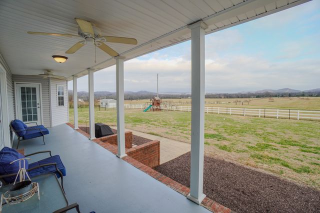 776 Rock Springs Rd, Castalian Springs, TN 37031