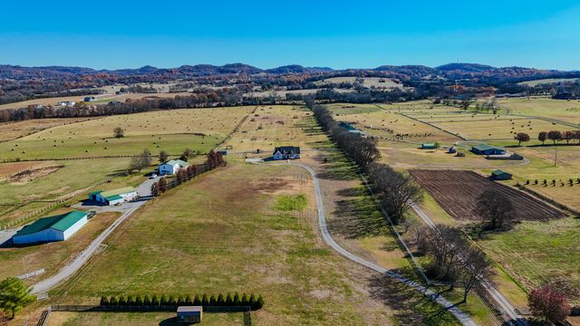 776 Rock Springs Rd, Castalian Springs, TN 37031