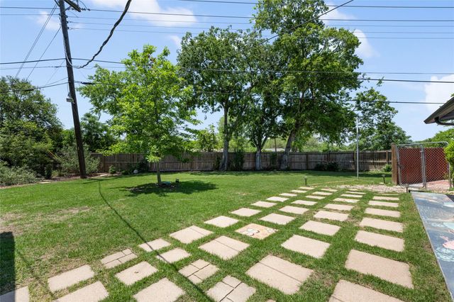 8500 Woodstone Dr, Austin, TX 78757