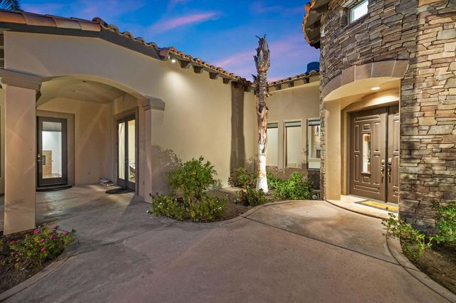 352 Crest Lake Drive, Palm Desert, CA 92211