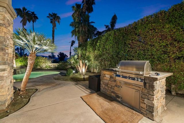 352 Crest Lake Drive, Palm Desert, CA 92211