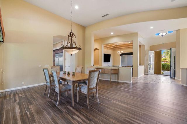 352 Crest Lake Drive, Palm Desert, CA 92211