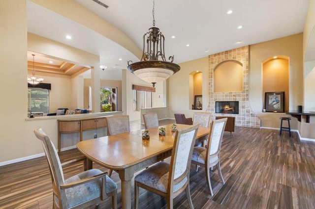 352 Crest Lake Drive, Palm Desert, CA 92211