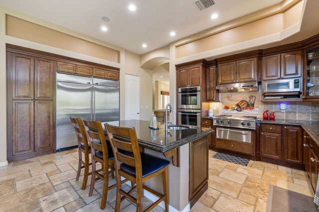 352 Crest Lake Drive, Palm Desert, CA 92211