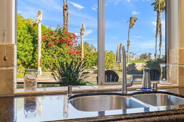 352 Crest Lake Drive, Palm Desert, CA 92211