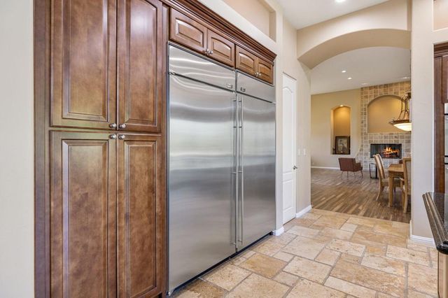 352 Crest Lake Drive, Palm Desert, CA 92211