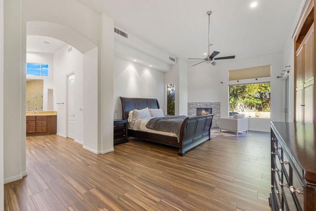 352 Crest Lake Drive, Palm Desert, CA 92211