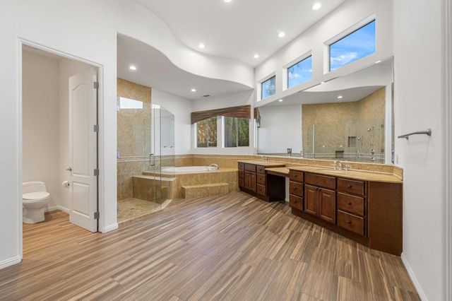 352 Crest Lake Drive, Palm Desert, CA 92211