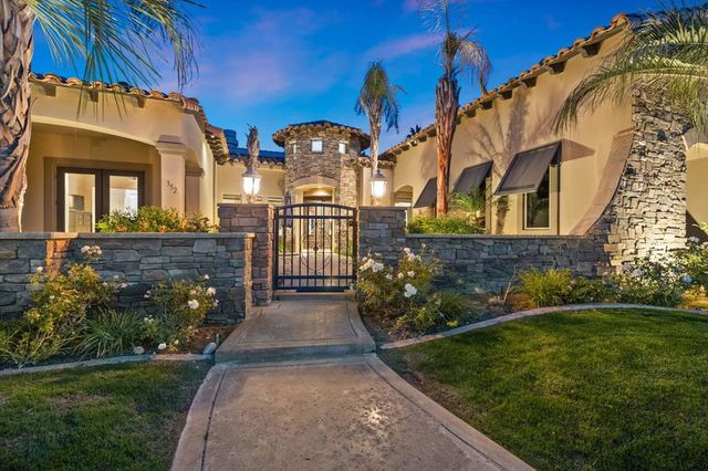 352 Crest Lake Drive, Palm Desert, CA 92211
