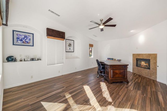 352 Crest Lake Drive, Palm Desert, CA 92211