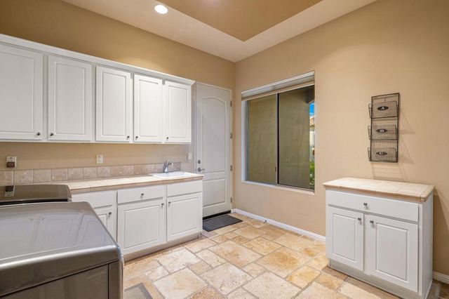 352 Crest Lake Drive, Palm Desert, CA 92211